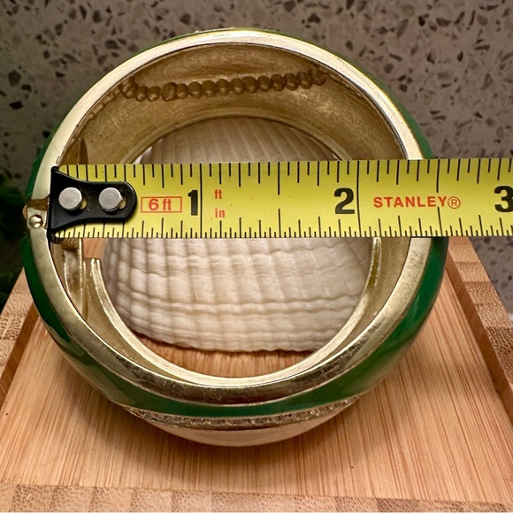 Green enamel and rhinestone bangle bracelet - Picture 6 of 6